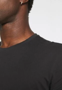 Pier One 3 Pack - T-Shirt Basic - Black/Mottled Dark Grey/Bordeaux -Herenkleding Winkel 04cd6e61680f434c97b57d78f55241fd