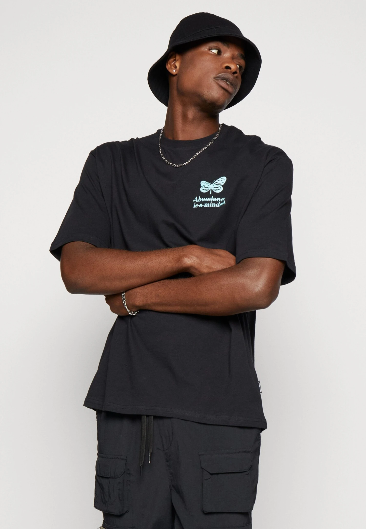 YOURTURN Chest Tee Unisex - T-Shirt Print - 802 - Black 6 YOURTURN Chest Tee Unisex - T-Shirt Print - 802 - Black - Afbeelding 4