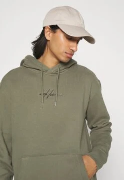 Hollister Co. Summer Icon Unisex - Hoodie - Olive 11 Hollister Co. Summer Icon Unisex - Hoodie - Olive -Herenkleding Winkel 1d75c77c6c3341e8af5727c10850ddec