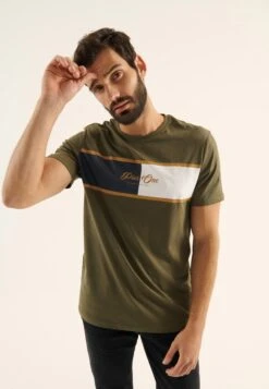 Pier One T-Shirt Print - Olive 13 Pier One T-Shirt Print - Olive -Herenkleding Winkel 278a926a56ad48acac192ff4bf9a75a3