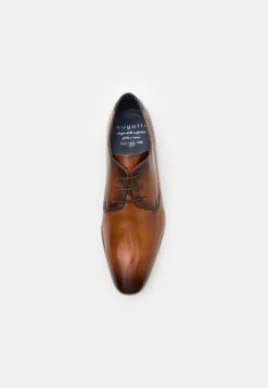 Bugatti Morino - Veterschoenen - Cognac 11 Bugatti Morino - Veterschoenen - Cognac -Herenkleding Winkel 2c4015fffa7f4eeeb57c4f0449842000