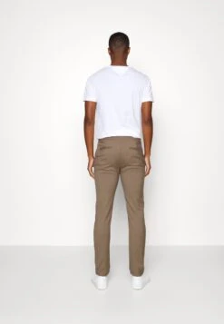 Pier One Chino - Brown 9 Pier One Chino - Brown -Herenkleding Winkel 3b1a04b6cea3448cbd280175ba3b1e46
