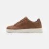 Pier One Unisex - Sneakers Laag - Cognac 1 Pier One Unisex - Sneakers Laag - Cognac -Herenkleding Winkel 466ac211203c4308bbd1a6e05b9736ef