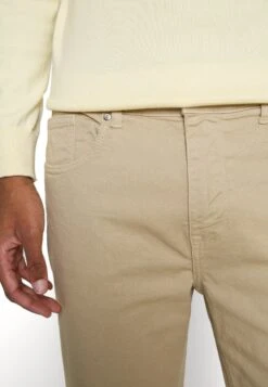 Pier One Slim Fit Jeans - Beige 13 Pier One Slim Fit Jeans - Beige -Herenkleding Winkel 5c0c3fb9ba344384b5ed37a30e251c8c