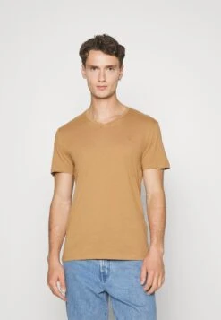 Pier One V Neck Bird Tonal 3 Pack - T-Shirt Basic - Light Brown/White/Dark Blue 16 Pier One V Neck Bird Tonal 3 Pack - T-Shirt Basic - Light Brown/White/Dark Blue -Herenkleding Winkel 6cb58bfc668145ef8b56c752a3c3901c