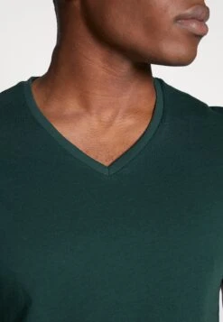 Pier One 3 Pack- T-Shirt Basic - Black, Grey, Green 11 Pier One 3 Pack- T-Shirt Basic - Black, Grey, Green -Herenkleding Winkel 75d8e7abd9c649fe8ff382e42bf08591