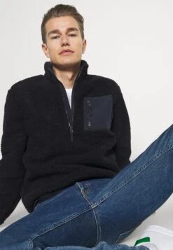 Pier One Fleece Trui - Dark Blue 14 Pier One Fleece Trui - Dark Blue -Herenkleding Winkel 88111e09df4342679a12241e843a9022