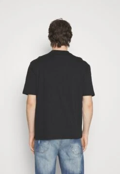 YOURTURN Fallen Schoolzi - T-Shirt Print - Black 9 YOURTURN Fallen Schoolzi - T-Shirt Print - Black -Herenkleding Winkel 92ad55668a4147798c7b544728548f53