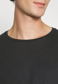 Pier One 2 Pack - Longsleeve - Black/Khaki 13 Pier One 2 Pack - Longsleeve - Black/Khaki -Herenkleding Winkel 9738d7a40e2d43ecbbab45cbd3bc692f