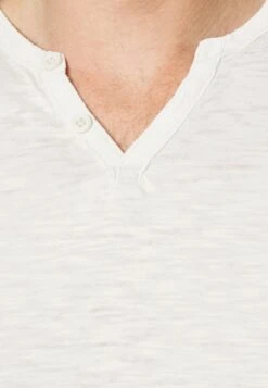 Pier One T-Shirt Basic - Off-White 11 Pier One T-Shirt Basic - Off-White -Herenkleding Winkel 98d0da50953649dd880949f058c3b43f