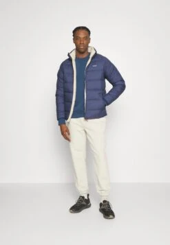 Patagonia Reversible Silent - Gewatteerde Jas - New Navy 10 Patagonia Reversible Silent - Gewatteerde Jas - New Navy -Herenkleding Winkel a3ea831c8c2d449f949a5ac0fcf3b831