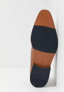 Pier One Leather - Instappers - Cognac 12 Pier One Leather - Instappers - Cognac -Herenkleding Winkel b33620ba8ab547529ee32df8e71ecc15