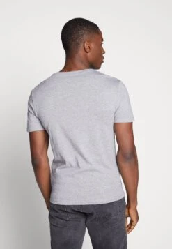 Pier One 3 Pack- T-Shirt Basic - Black, Grey, Green 10 Pier One 3 Pack- T-Shirt Basic - Black, Grey, Green -Herenkleding Winkel b3e2272097fd45d28e31884f564c0681