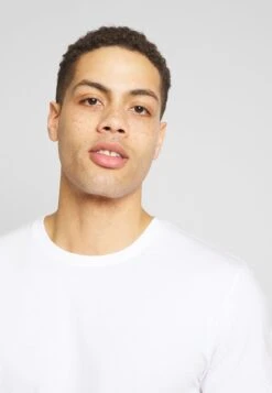 Pier One 3 Pack - T-Shirt Basic - White/Dark Blue/Red 11 Pier One 3 Pack - T-Shirt Basic - White/Dark Blue/Red -Herenkleding Winkel bb58520a3fdd4addbd204975d9a479ed