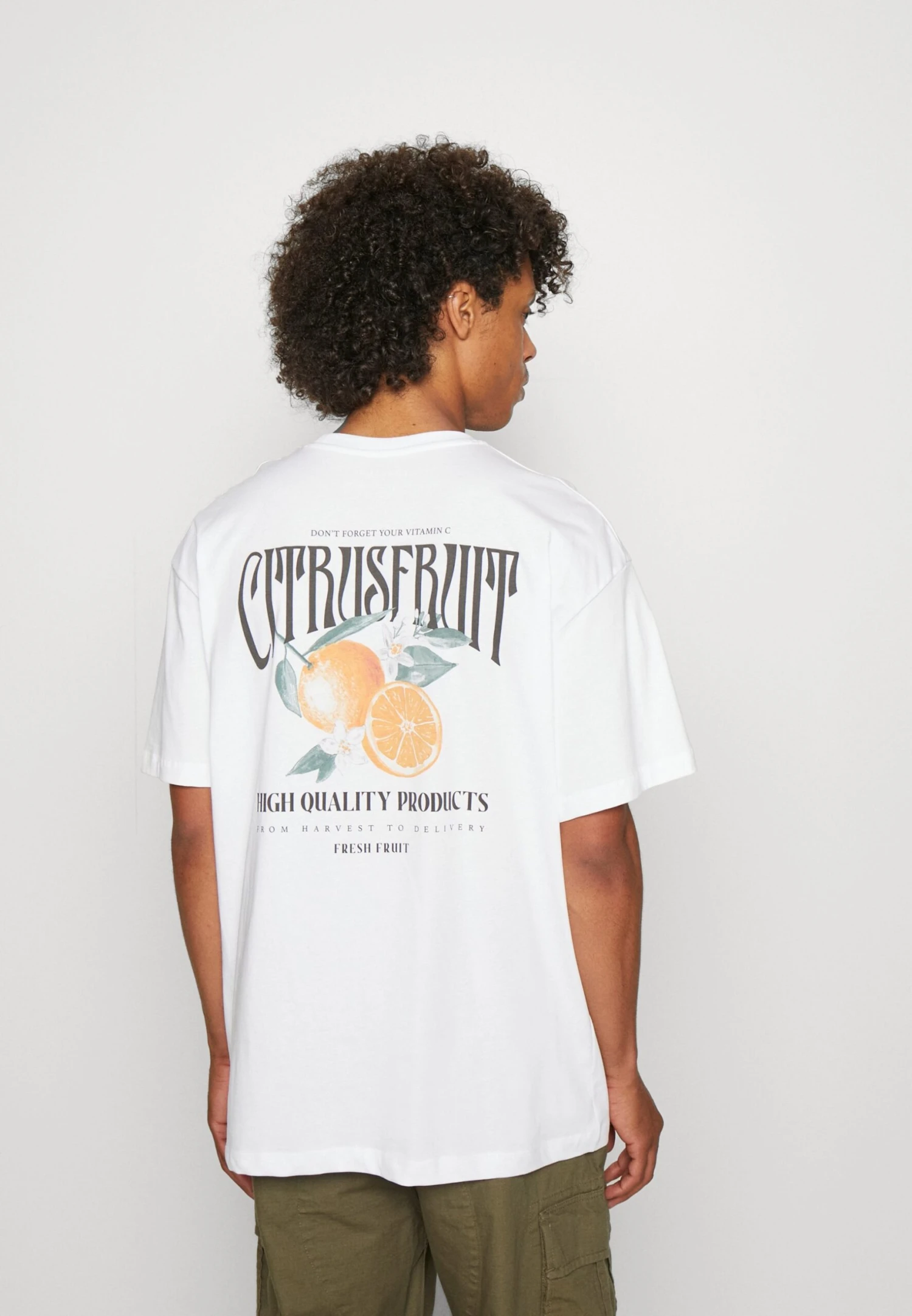 YOURTURN Orange Fruit Graphic Tee- T-Shirt Print - White 5 YOURTURN Orange Fruit Graphic Tee- T-Shirt Print - White - Afbeelding 3