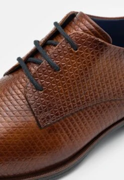 Bugatti Zavinio - Veterschoenen - Cognac -Herenkleding Winkel c412ed9dfd7c4b9ab917a6e5b0bb0a18