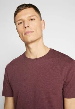 Pier One 3 Pack - T-Shirt Basic - Mottled Bordeaux/White/Blue 11 Pier One 3 Pack - T-Shirt Basic - Mottled Bordeaux/White/Blue -Herenkleding Winkel cff95dbc64f547b193a52d13e024d737