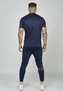 SikSilk Short Sleeve Dynamic Tech - T-Shirt Print - Navy 8 SikSilk Short Sleeve Dynamic Tech - T-Shirt Print - Navy -Herenkleding Winkel df11819457614a84bcb9eee3f44ece43