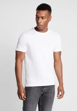 Pier One 3 Pack - T-Shirt Basic - White 9 Pier One 3 Pack - T-Shirt Basic - White -Herenkleding Winkel e50b2210dfa14aeebbb37ff387ca1259